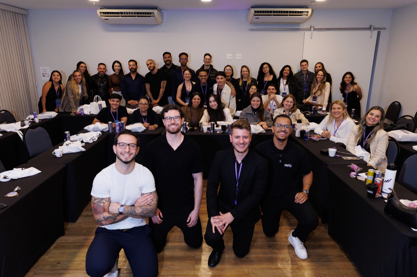 Time da WIG reunido em evento